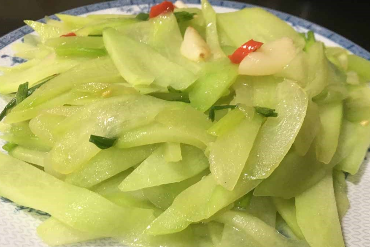 Stir-fried sage with garlic